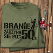 Koszulka wędkarska khaki z nadrukiem - BRANIE ZACZYNA SIĘ PO 50-tce
