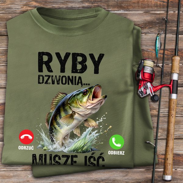 Wędkarska koszulka bawełniana T-shirt khaki nadruk RYBY DZWONIĄ - MUSZĘ IŚĆ