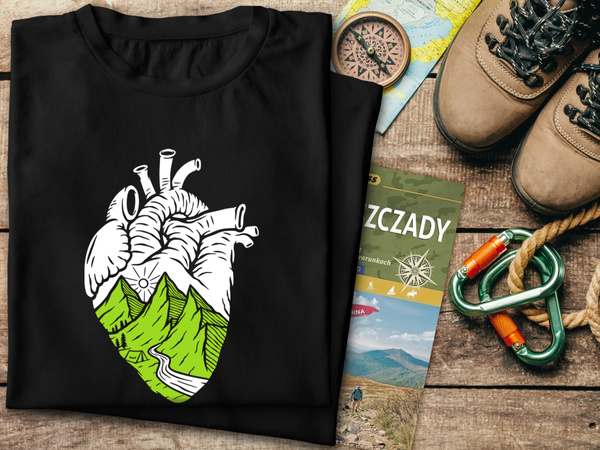Czarna koszulka T-shirt nadruk GÓRY W SERCU