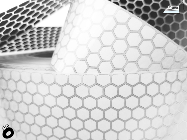 Odblaskowa taśma do wprasowania srebrna plaster miodu 5 cm / 10 mb.