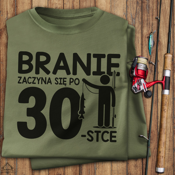 Koszulka wędkarska khaki z nadrukiem - BRANIE ZACZYNA SIĘ PO 30-stce